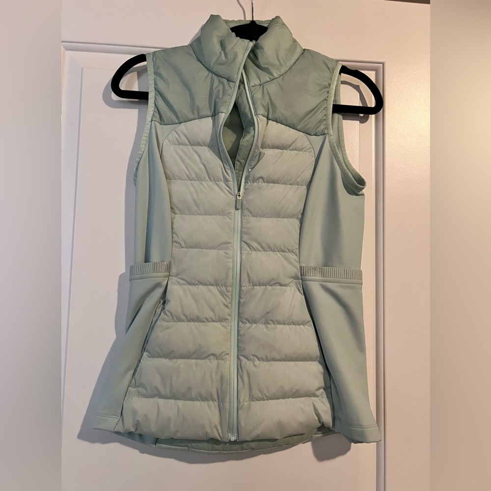 Lululemon down for it all vest size 6